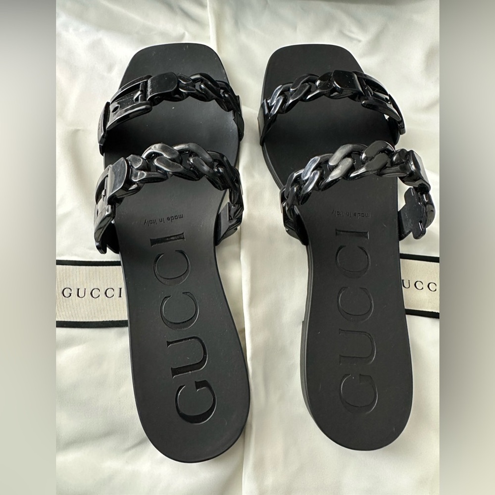 BLACK GUCCI RUBBER SLIDES SIZE 38 AUTHENTIC